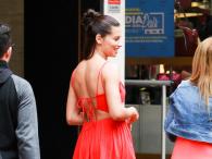 Adriana Lima w czerwonej sukience z wyzywającym dekoltem